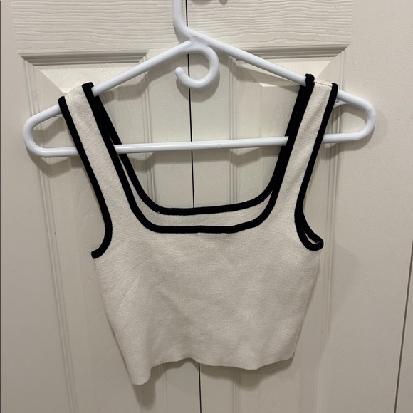 Dynamite Cropped Tank - Picture 2 of 2